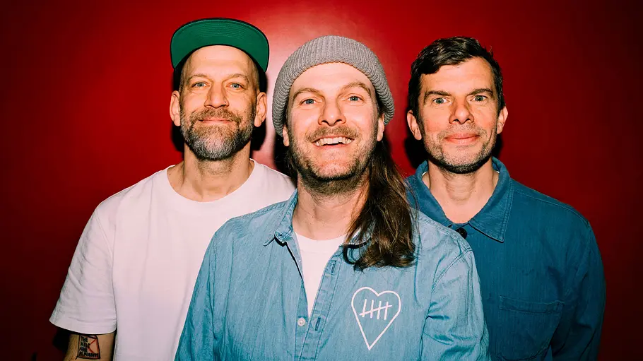 Haben die Sportfreunde Stiller auch nach 30 Jahren noch die Leidenschaft im Bein? Florian Weber, Peter Brugger und Ruediger Linhof von den Sportfreunden Stiller.