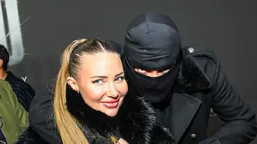 Nina Anhan und ihr Mann Aykut Anhan alias Haftbefehl posieren auf dem roten Teppich. - Foto: IMAGO / BREUEL-BILD Nina Anhan und ihr Mann Aykut Anhan alias Haftbefehl posieren auf dem roten Teppich. - Foto: IMAGO / BREUEL-BILD