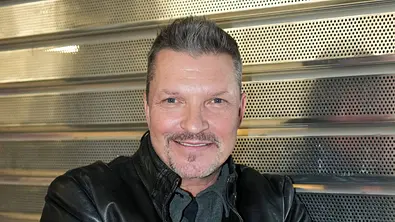 Hardy Krüger jr. bei der Abreise zur RTL-Sendung Ich bin ein Star – Holt mich hier raus . - Foto: IMAGO / BOBO