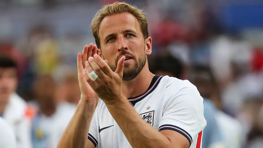 Harry Kane bei England Harry Kane applaudiert den Fans nach einem Vorrundenspiel der WM 2026 mit England