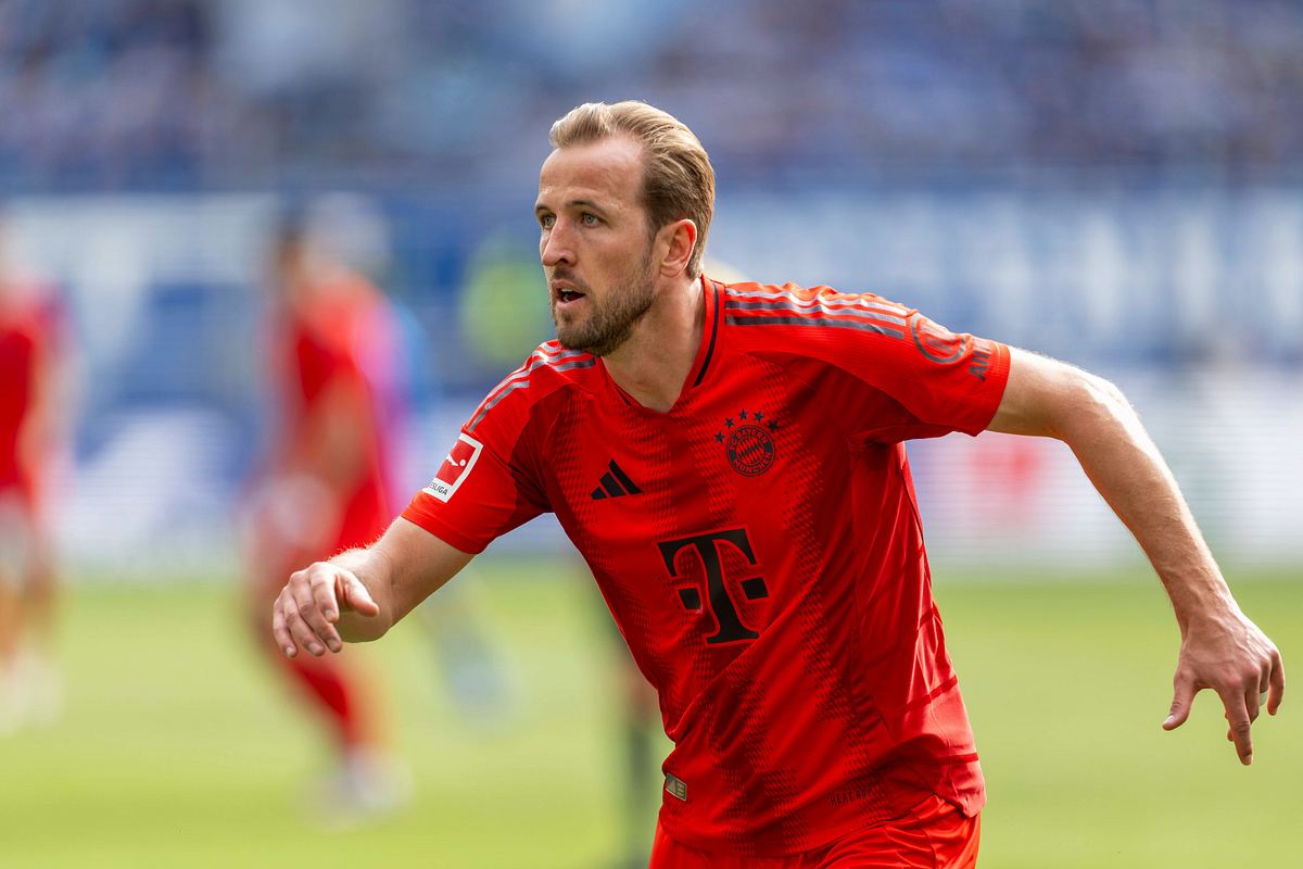 Harry Kane vom FC Bayern München antizipiert einen Ball in einem Spiel