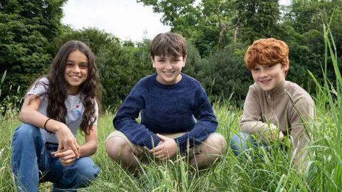 Arabella Stanton wird Hermine, Dominic McLaughlin Harry und Alastair Stout Ron spielen. - Foto: Aidan Monaghan/HBO