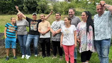 Die Hartz und herzlich-Protagonisten stehen für ein Gruppenfoto zusammen - Foto: RTLzwei Die Hartz und herzlich-Protagonisten stehen für ein Gruppenfoto zusammen - Foto: RTLzwei