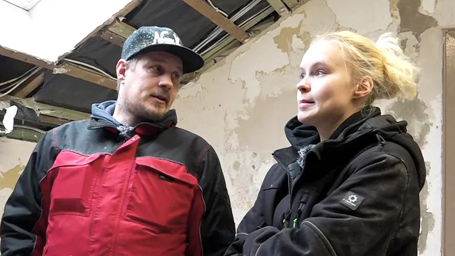 „Hartz und herzlich“-Cindy & ihr Verlobter Ossi stehen in ihrem zu renovierenden Haus