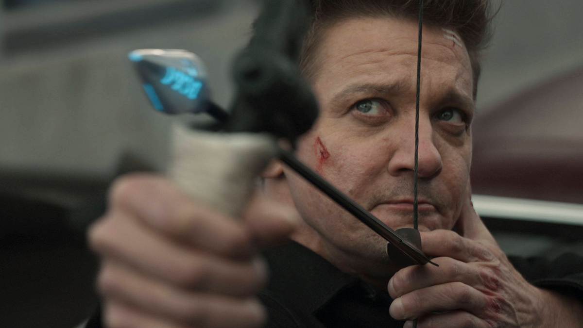 Die 1. Staffel von „Hawkeye“ erschien im Winter 2021. Szene aus Hawkeye Staffel 1 mit Jeremy Renner als Clint Barton Hawkeye