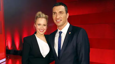 Hayden Panettiere und Wladimir Klitschko bei der Gala Ein Herz für Kinder 2015 in Berlin. - Foto: IMAGO / Berlinfoto Hayden Panettiere und Wladimir Klitschko bei der Gala Ein Herz für Kinder 2015 in Berlin. - Foto: IMAGO / Berlinfoto