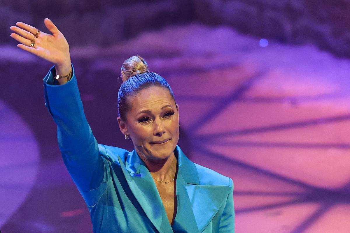 Helene Fischer muss Weihnachtsshow beim ZDF absagen Helene Fischer winkt emotional bei der großen Adventsshow!