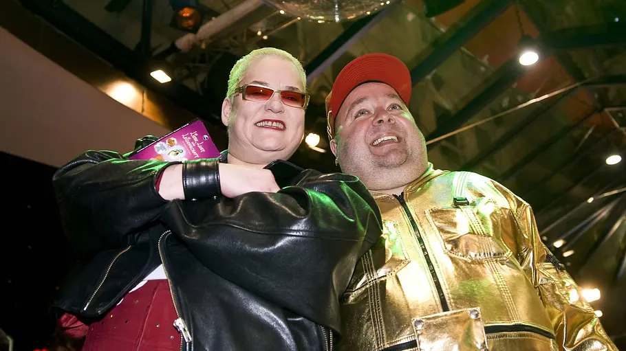 Hella von Sinnen und Dirk Bach Hella von Sinnen und Dirk Bach bei einer TV-Show.