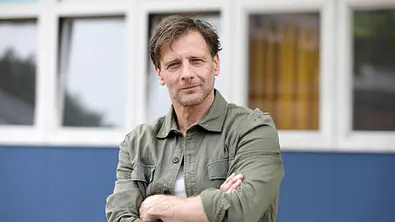 Hendrik Duryn wird wieder als Stefan Vollmer zu sehen sein. - Foto: IMAGO / Future Image