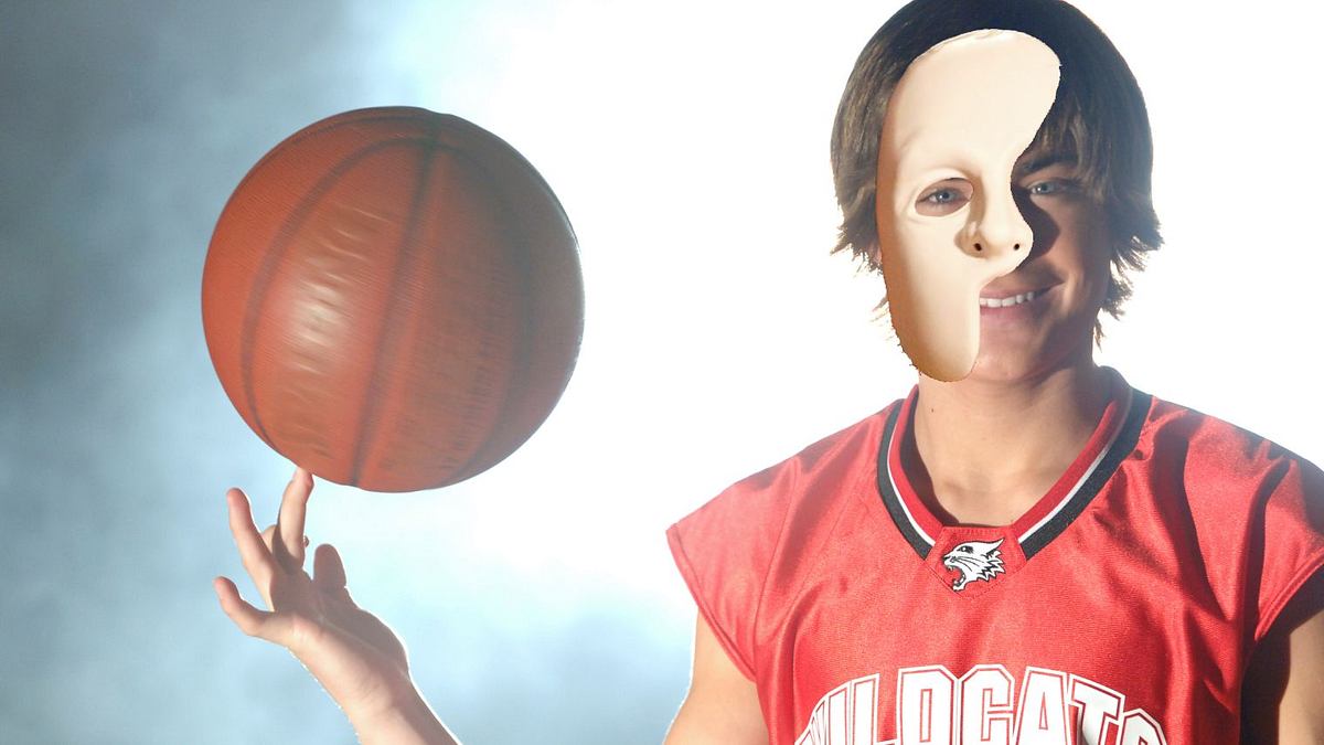 Zac Efron als Troy Bolton in High School Musical mit einer Phantom der Oper-Maske auf dem Gesicht