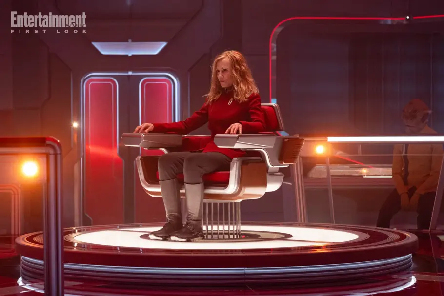 Starfleet Academy: Holly Hunter als Kanzlerin auf dem Captain’s Chair in neuer Star Trek-Serie
