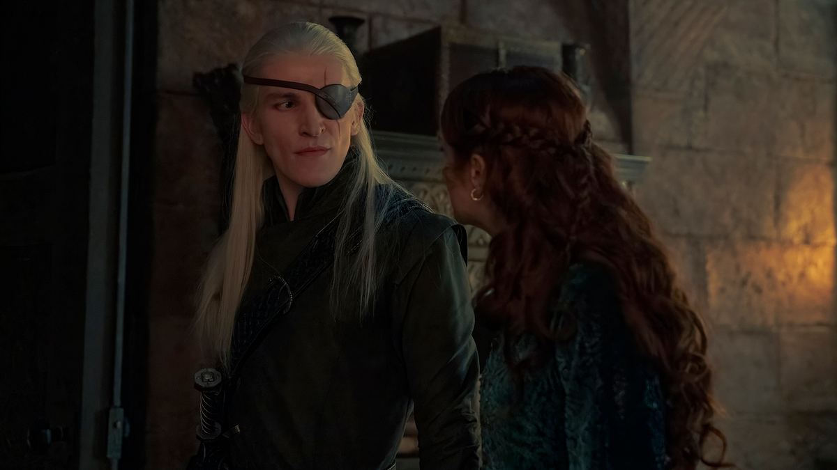 Ewan Mitchell und Olivia Cooke als Aemond und Alicent in „House of the Dragon“.