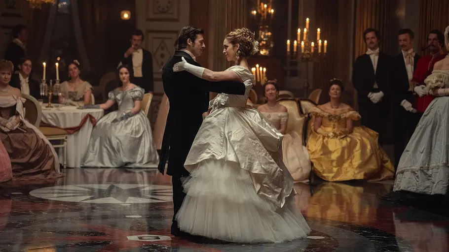 „House of Guinness“ Lady Olivia Hedges (Danielle Galligan) und Arthur Guinness (Anthony Boyle) tanzen auf ihrer Hochzeit in der Serie „House of Guinness“.