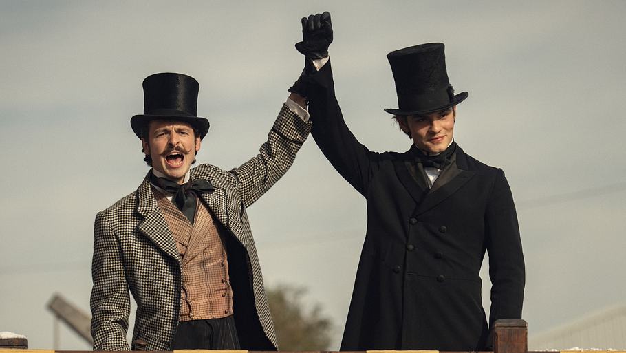 Arthur (Anthony Boyle) und Edward Guinness (Louis Partridge) in der Serie „House of Guinness“.