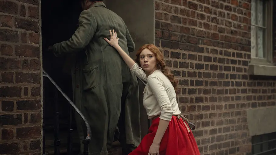 „House of Guinness“ Ellen Cochrane (Niamh McCormack) versteckt ihren Bruder Patrick Cochrane (Seamus O’Hara).