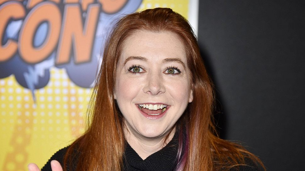 Alyson Hannigan lächelt - Foto: IMAGO / Future Image