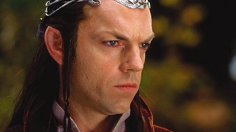 In einer Nahaufnahme sieht man den Elbenfürsten Elrond in den Der Herr der Ringe Filmen, verkörpert von Hugo Weaving - Foto: IMDB