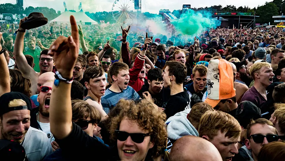 Fans gehen beim Hurricane-Festival ab