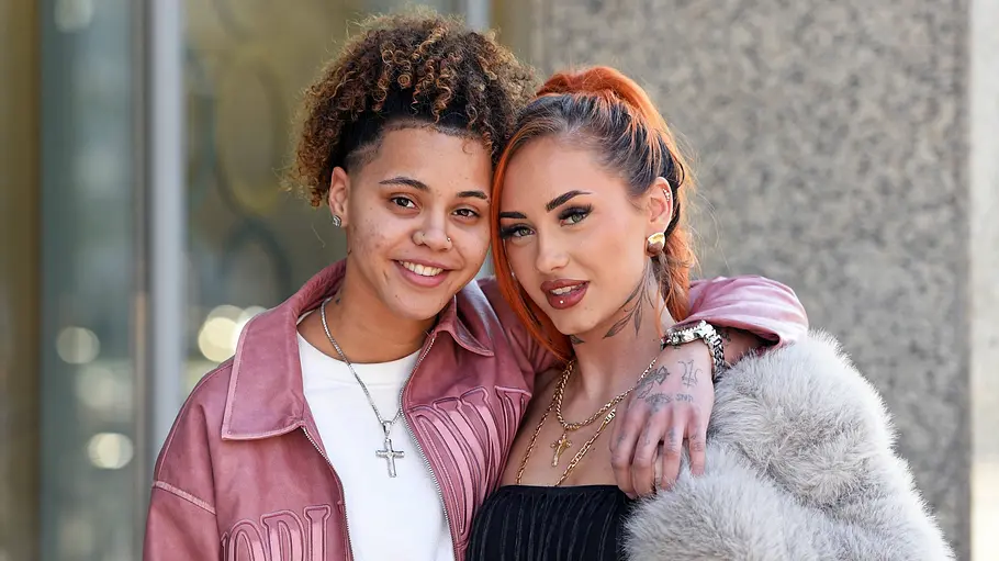 Carina Nagel mit Ehefrau Chika Ojiudo-Ambrose beim CoupleChallenge-Screening