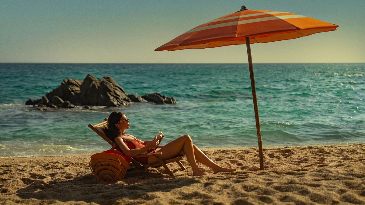 Filmfoto zu „People We Meet on Vacation“