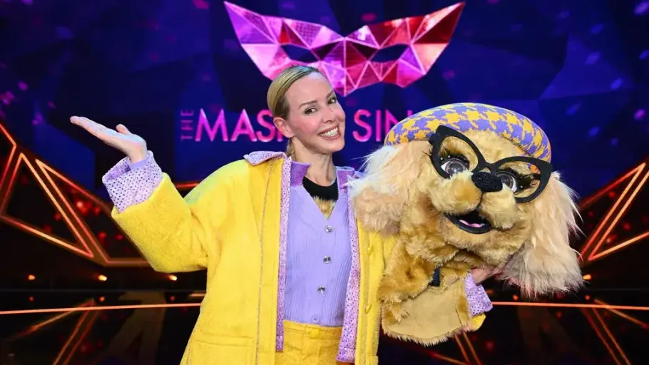 „The Masked Singer“: Diese beiden Promis müssen schon nach Folge 1 ihre Masken ablegen Isabel Edvardsson enthüllt im Emily Wau Kostüm