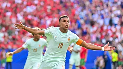 Kylian Mbappe jubelt beim Tor im Viertelfinale - Foto: IMAGO / Latin Sport Images