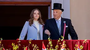 König Harald und Prinzessin Ingrid Alexandra auf dem Palastbalkon in Oslo - Foto: IMAGO / PPE König Harald und Prinzessin Ingrid Alexandra auf dem Palastbalkon in Oslo - Foto: IMAGO / PPE