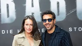 Jessica Riso und Elyas M Barek bei der Premiere des Netflix Films Babo - Foto: IMAGO / PIC ONE Jessica Riso und Elyas M Barek bei der Premiere des Netflix Films Babo - Foto: IMAGO / PIC ONE