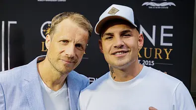 Oliver Pocher und Pietro Lombardi gucken in die Kamera - Foto: IMAGO / Oliver Langel Oliver Pocher und Pietro Lombardi gucken in die Kamera - Foto: IMAGO / Oliver Langel