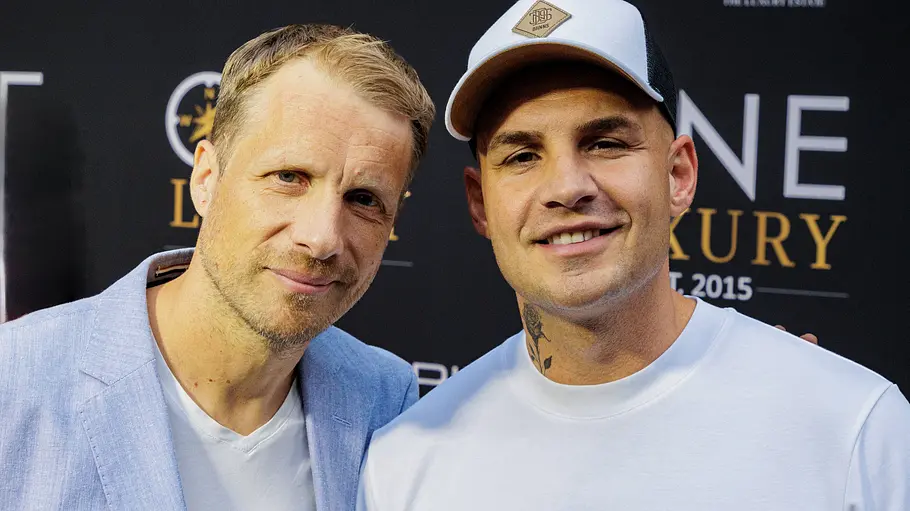 Oliver Pocher und Pietro Lombardi Oliver Pocher und Pietro Lombardi gucken in die Kamera