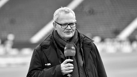 Ulli Potowski lächelt in die Ferne - Foto: IMAGO / Revierfoto