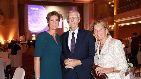 Christina Block mit ihren Eltern Eugen und Christa Block - Foto:  IMAGO / Stephan Wallocha