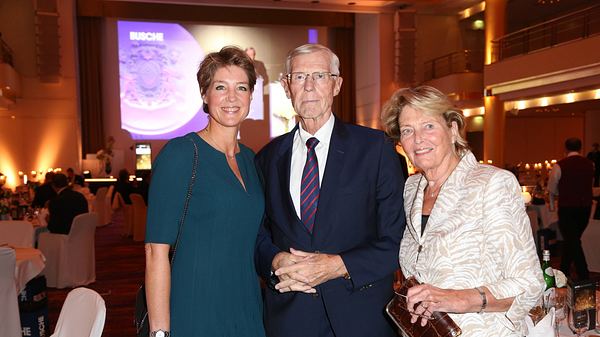Christina Block mit ihren Eltern Eugen und Christa Block - Foto:  IMAGO / Stephan Wallocha