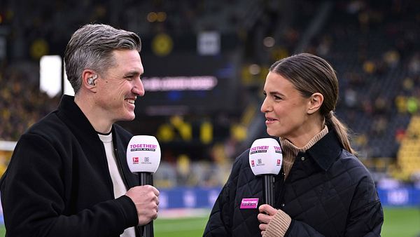 Laura Wontorra und Tobias Schweinsteiger werden auch in der kommenden Saison für DAZN vor der Kamera stehen.  - Foto:  IMAGO / Chai v.d. Laage
