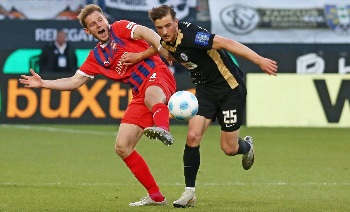 Am Ende hatte keiner die Nase vorne, das Hinspiel der Relegation zwischen Heidenheim und Elversberg endete 2:2. Am Ende hatte keiner die Nase vorne, das Hinspiel der Relegation zwischen Heidenheim und Elversberg endete 2:2.