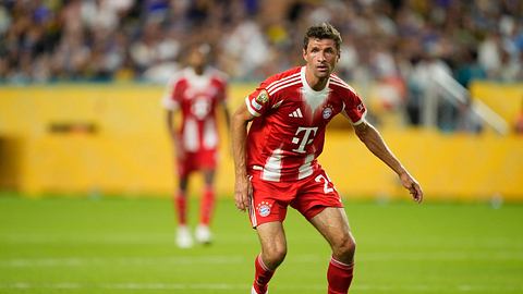 Thomas Müller steht gegen die Boca Juniors für den FC Bayern auf dem Platz.  - Foto:  IMAGO / NurPhoto