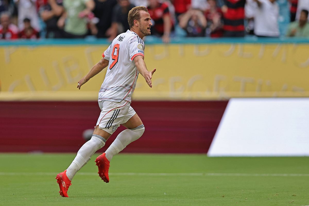 Die lebendige Torversicherung der Bayern: Harry Kane feiert seine Bude gegen Flamengo. Harry Kane bejubelt sein Tor für den FC Bayern gegen Flamengo de Janeiro.