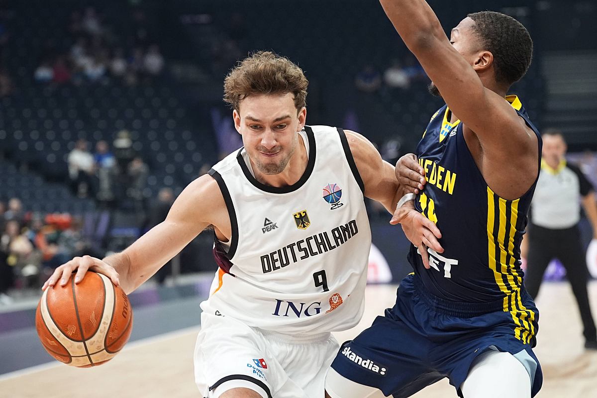 Basketball-EM-FranzWagner Franz Wagner dribbelt bei der Basketball EM mit dem Ball.