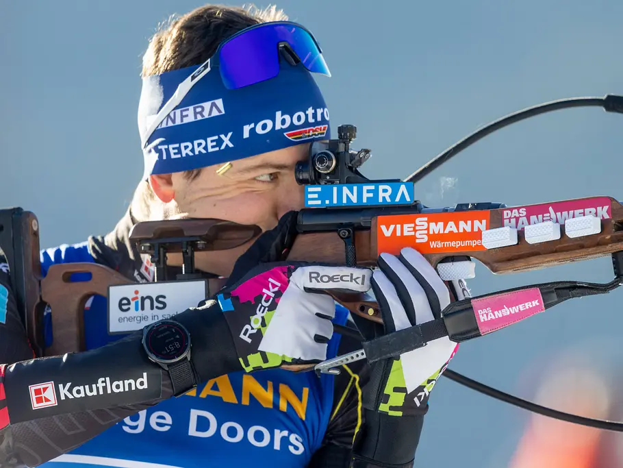 Biathlet Justus Strelow beim Schießen