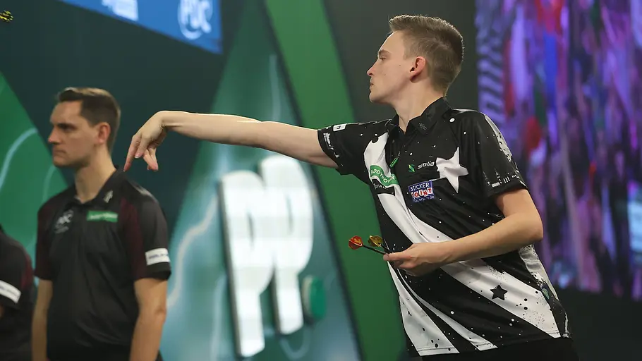 Ricardo Pietreczko im Einsatz gegen Dave Chisnall Ricardo Pietreczko im Einsatz gegen Dave Chisnall