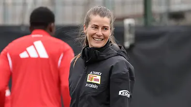 Marie-Louise Eta im Training von Union Berlin.  - Foto:  IMAGO / Contrast