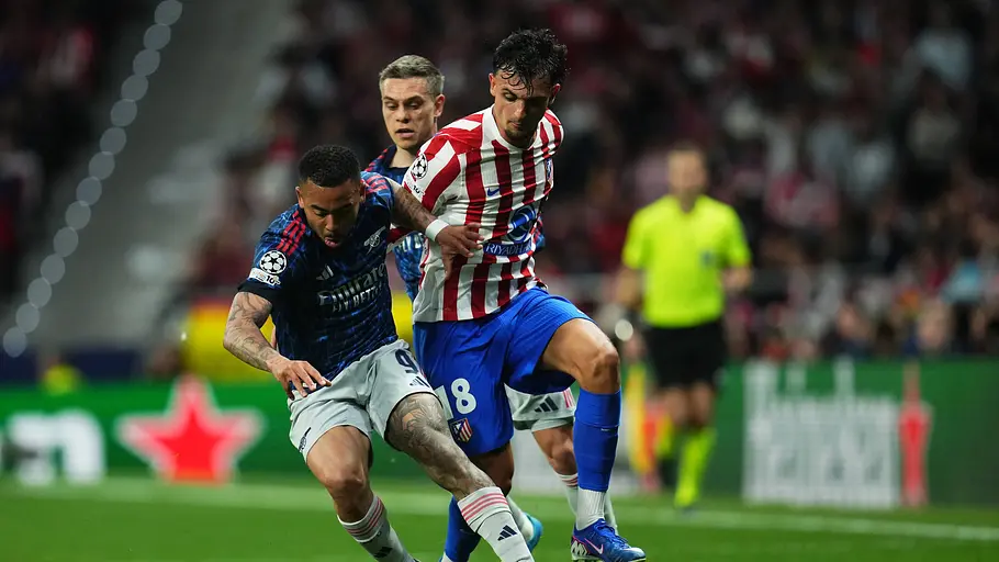 Gabriel Jesus behauptet im Hinspiel den Ball. 