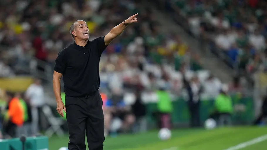 Sabri Lamouchi. Sabri Lamouchi am Spielfeldrand des WM-Spiels Tunesien - Schweden.