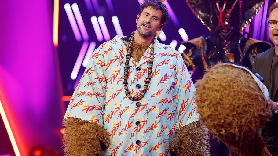 Tom Beck im Faultierkostüm im Finale von The Masked Singer 2020