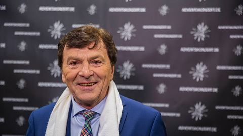 „Aschenbrödel“-Star Pavel Trávníče lächelt in die Kamerak - Foto: IMAGO / Sylvio Dittrich