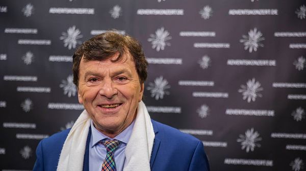 „Aschenbrödel“-Star Pavel Trávníče lächelt in die Kamerak - Foto: IMAGO / Sylvio Dittrich