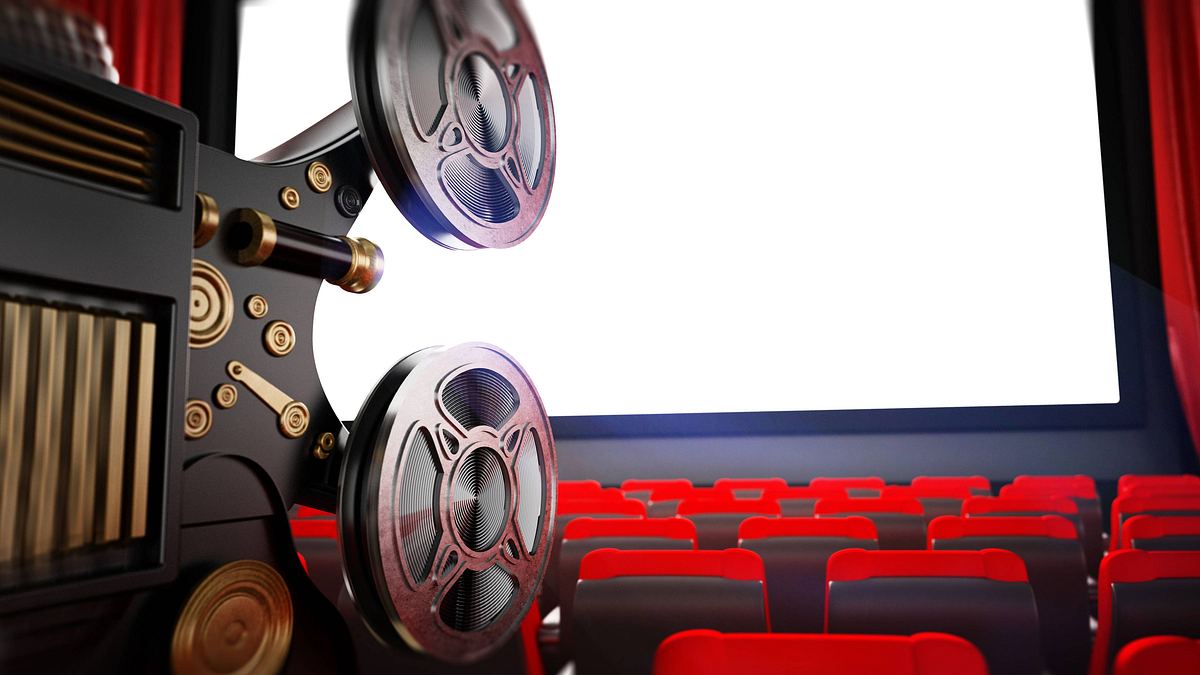 Filmprojektor und Leinwand Filmprojektor zeigt auf Kinoleinwand