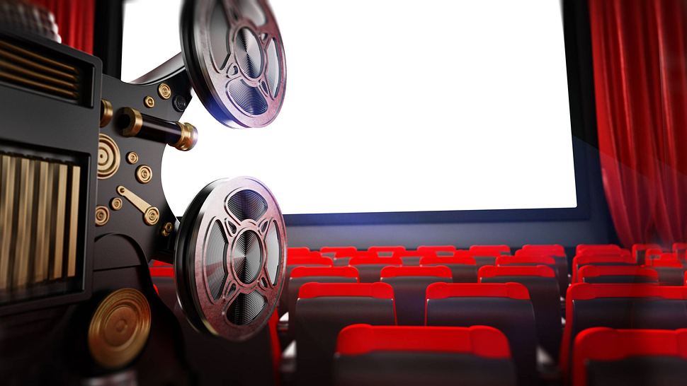 Filmprojektor zeigt auf Kinoleinwand - Foto:  IMAGO / Zoonar