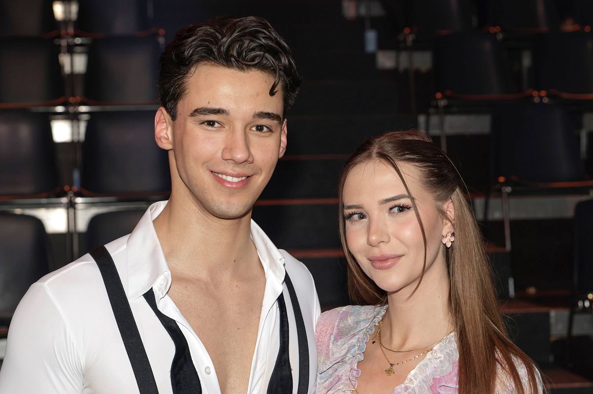 Diego Pooth mit Freundin Louisa Büscher in der zweiten Live-Show der 18. Staffel der RTL-Tanzshow Let s Dance Diego Pooth mit Freundin Louisa Büscher in der zweiten Live-Show der 18. Staffel der RTL-Tanzshow Let s Dance