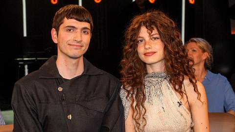 Abor und Tynna bei der NDR Talkshow - Foto:  IMAGO / BREUEL-BILD